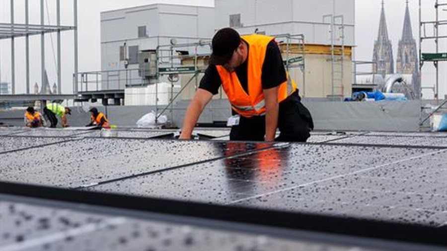 Koelnmesse: Photovoltaik auf Hallendächern