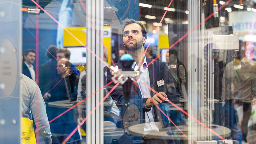 Kompass im Meer der KI-Anwendungen: Erste Studie zu künstlicher Intelligenz in der Messebranche